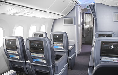 プレミアムエコノミーのシート：背面